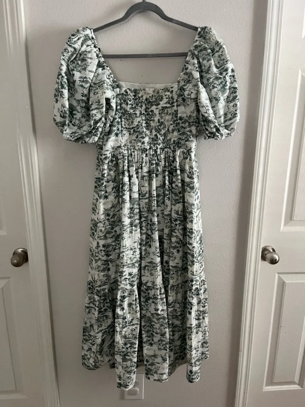 Abercrombie & Fitch Emerson Puff Sleeve Midi Dress with Green Toile Print - Picture 2 of 9